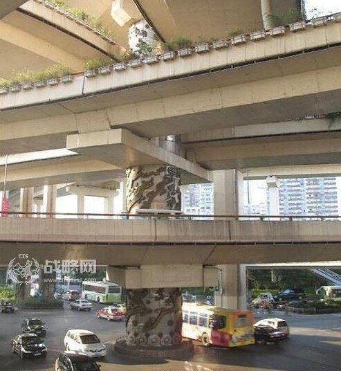四川镇水神兽被挖一天十多座大桥坍塌